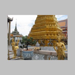 kolejny dziedzinec krolewskiego palacu.html